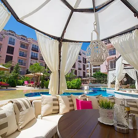 Romance Marine Aparthotel شقة فندقية ساني بيتش