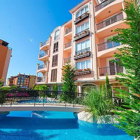 Romance Marine Aparthotel شقة فندقية 4*