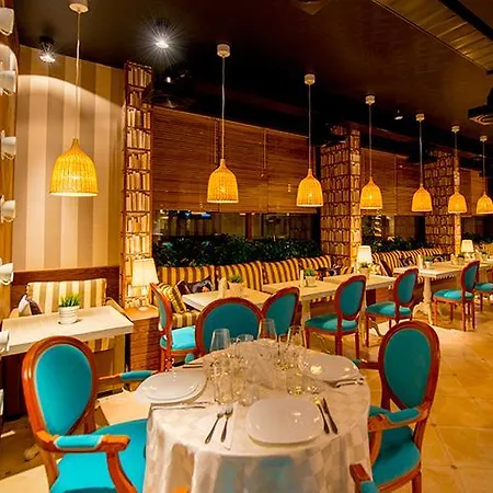 Romance Marine Aparthotel 公寓式酒店 阳光海滩