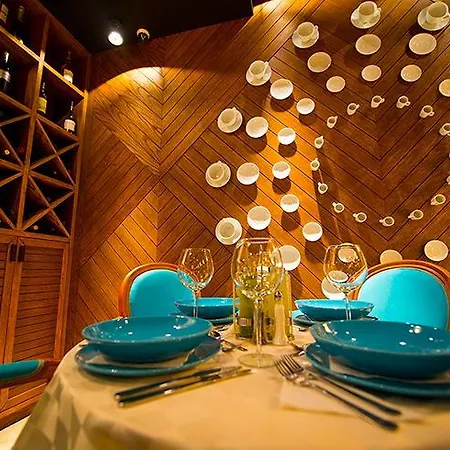 Romance Marine Aparthotel 公寓式酒店