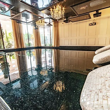 Romance Marine Aparthotel 公寓式酒店