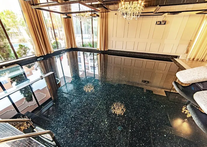 Romance Marine Aparthotel Апарт-отель 4*