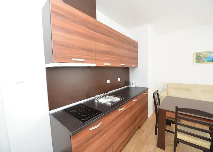 Romance Marine Aparthotel Ξενοδοχείο με διαμερίσματα 4*